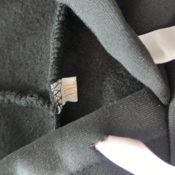 Black bunny hoodie - Picture 2 of 5